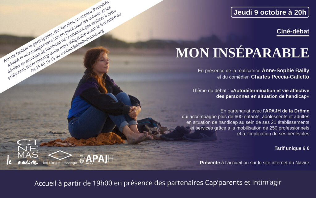 Femme assise sur la plage, image tirée du film Mon Inséparable