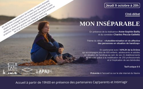 Femme assise sur la plage, image tirée du film Mon Inséparable